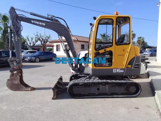 MINI EXCAVADORA DE GOMAS VOLVO EC45 PRO.