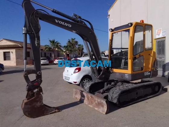 MINI EXCAVADORA DE GOMAS VOLVO EC45 PRO.