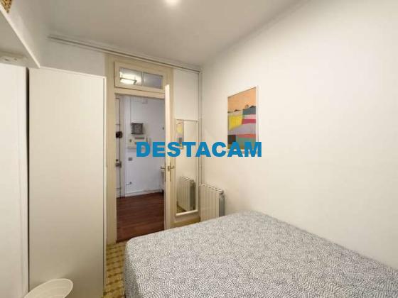 Alquiler de habitaciones en apartamento de 7 dormitorios en Barcelona