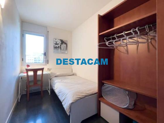 Habitación en apartamento de 3 dormitorios en Vila Olímpica, Barcelona