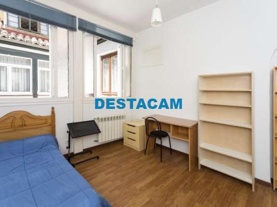 Habitación enorme en un apartamento de 9 dormitorios en Malasaña, Madrid