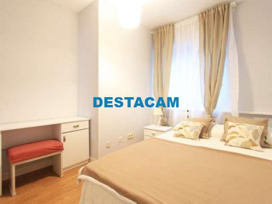 Buena habitación en apartamento de 5 dormitorios en Chamartín, Madrid