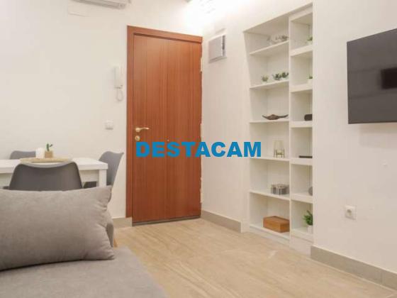 Apartamento de 1 dormitorio en alquiler en Valdeacederas, Madrid