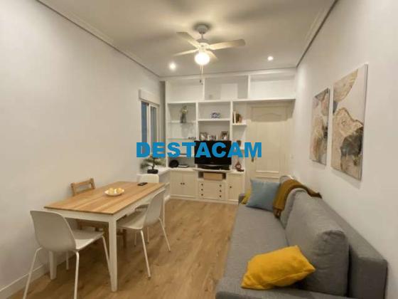 Apartamento de 2 dormitorios en alquiler en Ibiza, Madrid