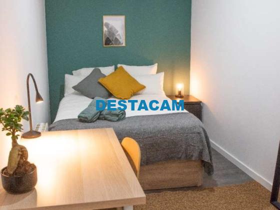 Se alquilan habitaciones en un apartamento de 8 dormitorios en La Latina, Madrid