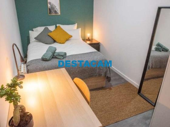 Se alquilan habitaciones en un apartamento de 8 dormitorios en La Latina, Madrid