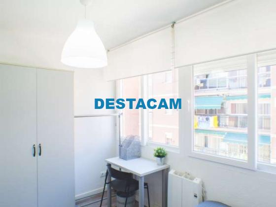 Gran habitación en apartamento de 4 dormitorios en Getafe, Madrid