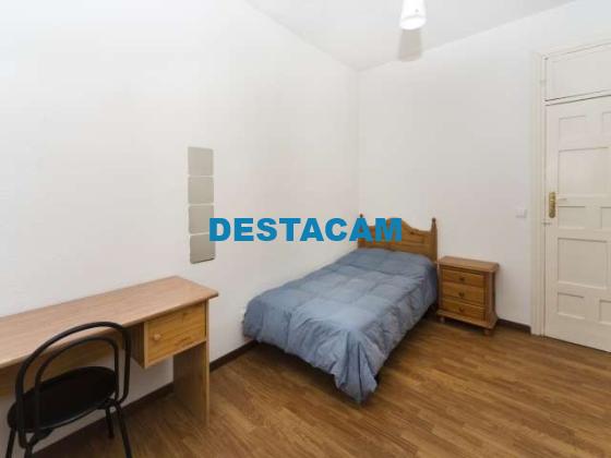 Gran habitación en un apartamento de 9 dormitorios en Malasaña, Madrid