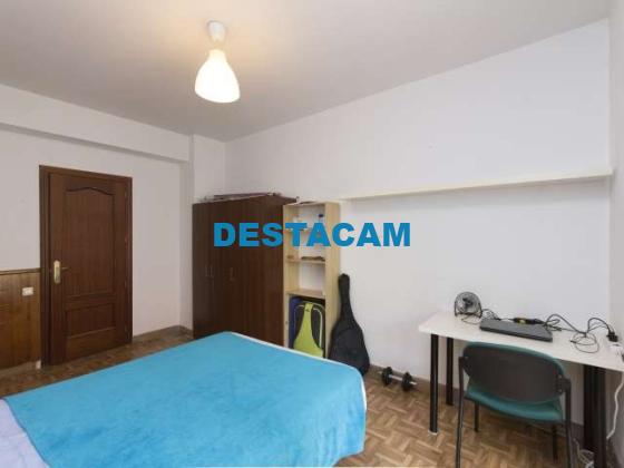 Habitación amueblada en un apartamento de 7 dormitorios en Tetuan, Madrid