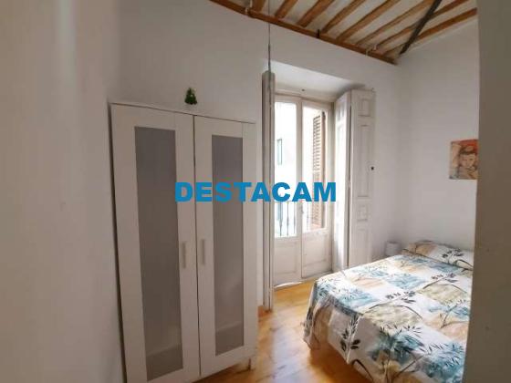 Se alquila habitación en apartamento de 7 dormitorios en Malasaña, Madrid