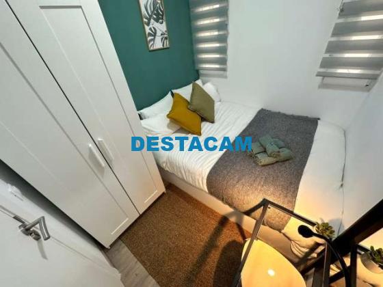 Se alquila habitación en apartamento de 5 dormitorios en Centro, Madrid.