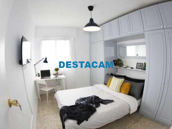 Se alquila habitación en piso de 5 dormitorios en Aluche, Madrid