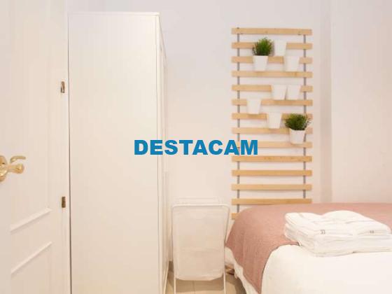 Relajante habitación en apartamento de 5 dormitorios en Salamanca, Madrid