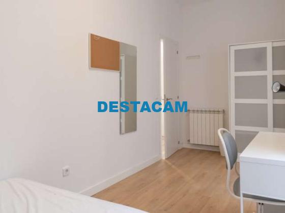 Se alquila habitación en piso de 7 dormitorios en Madrid