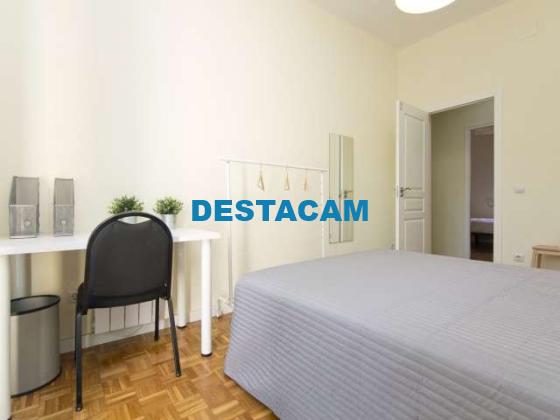 Habitación equipada en apartamento de 6 dormitorios en Acacias, Madrid