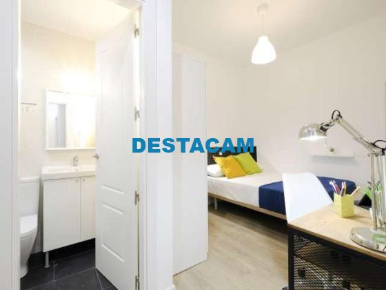 Se alquila habitación en piso de 5 dormitorios en Chueca, Madrid