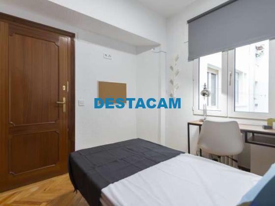 Habitación soleada en apartamento de 6 dormitorios en Retiro, Madrid