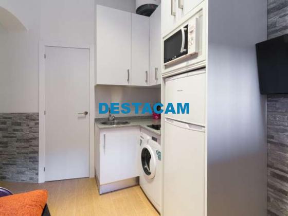 Apartamento ecléctico de 2 dormitorios en Lavapiés, Madrid