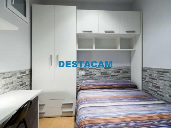 Apartamento ecléctico de 2 dormitorios en Lavapiés, Madrid