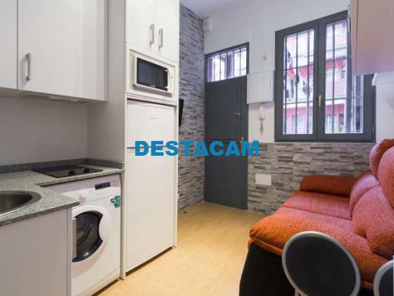 Apartamento ecléctico de 2 dormitorios en Lavapiés, Madrid