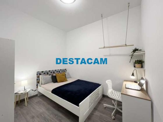 Amplia habitación en apartamento de 6 dormitorios en Malasaña, Madrid