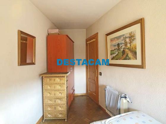 Habitación pequeña en apartamento de 2 dormitorios en Ciudad Lineal, Madrid