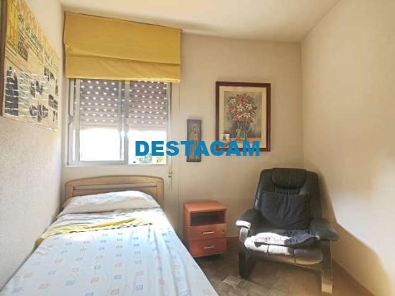 Habitación pequeña en apartamento de 2 dormitorios en Ciudad Lineal, Madrid