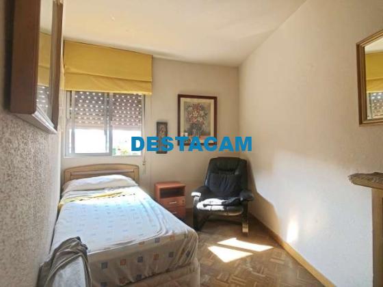 Habitación pequeña en apartamento de 2 dormitorios en Ciudad Lineal, Madrid