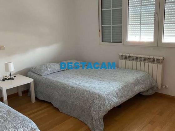 Se alquila habitación en apartamento de 3 dormitorios en Madrid