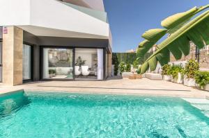 CHALET INDEPENDIENTE EN ALICANTE,ORIHUELA COSTA