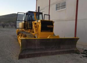 BULDOZER FIAT AD 20 AñO 1980  PESO 24000 KG  2100€