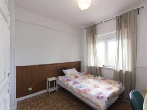 Habitación equipada en apartamento de 7 dormitorios en Tetuan, Madrid